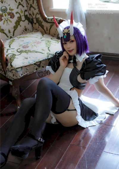 五朵红云