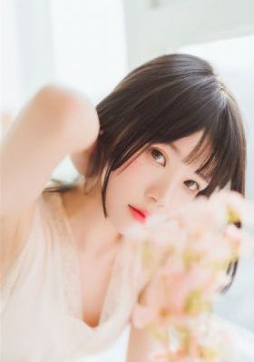 走出硝烟的女神